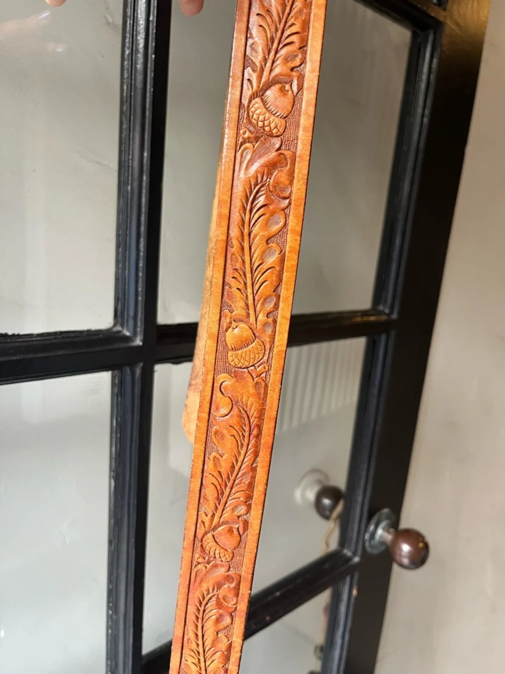 Beautiful Vintage Genuine Tooled Leather Leaf & Acorn Belt - Picture 3 of 5